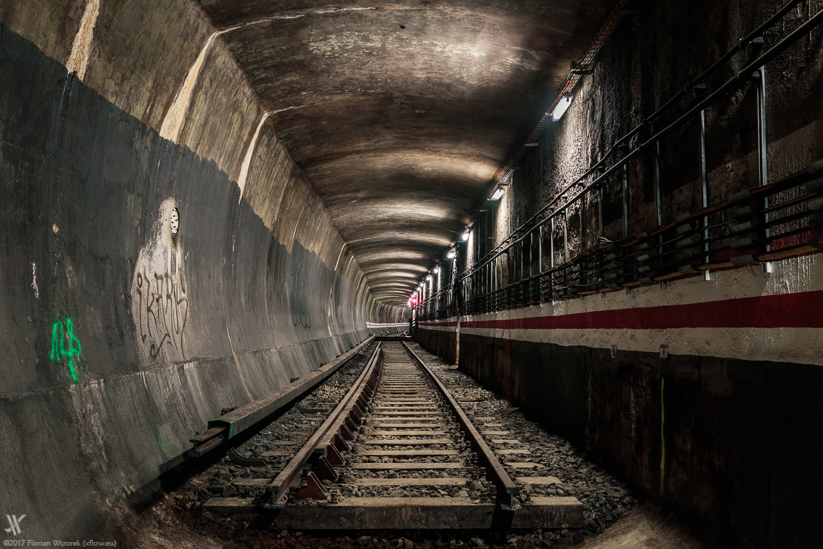 Waisentunnel Die OstWestFlucht durch die Berliner UBahn