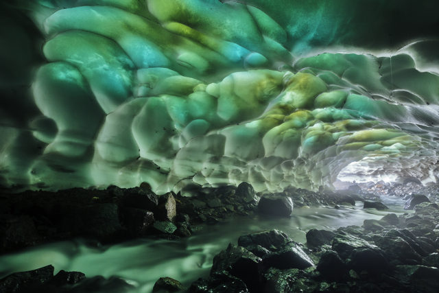 Ice Caves and Fumaroles – South Kamchatka’s volcanic Soul