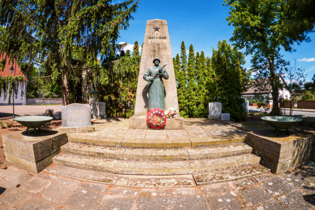 75 Years – 75 Memorials – Stage 5: The Oderbruch Soviet memorials